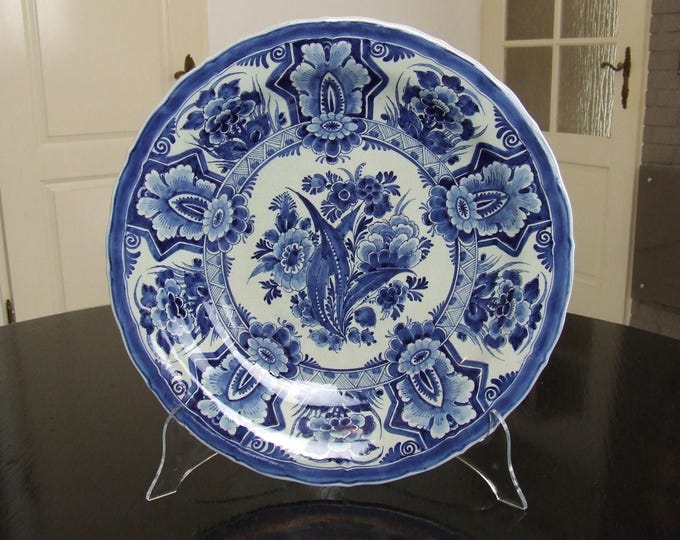 De Porceleyne Fles Delft very large handpainted wall plate with flower decoration