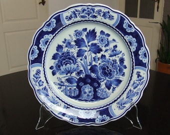 De Porceleyne Fles Delft large handpainted wall plate with fenced off flower garden