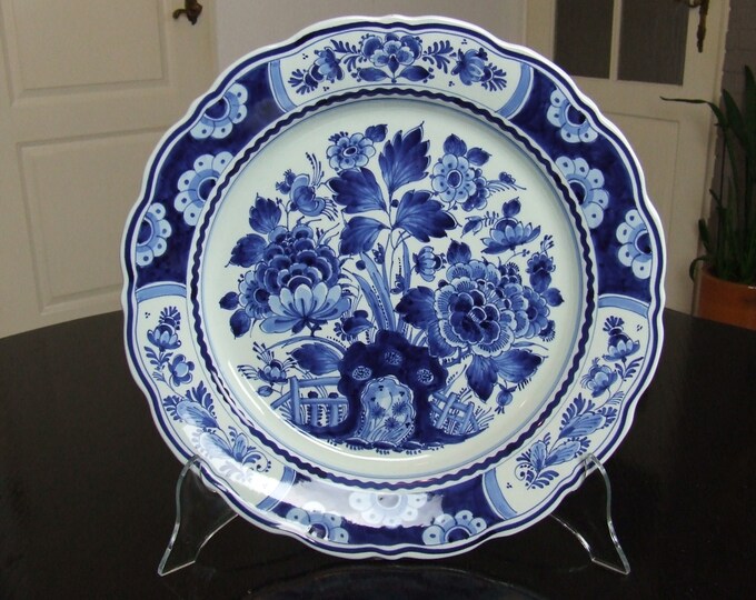 De Porceleyne Fles Delft large handpainted wall plate with fenced off flower garden