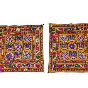 Satz von 2 Vintage Kutch Tribal Indian Tapisserie 30 cm X 30 cm, ethnischen Banjara Wandbehang, rustikale Dekor Tapisserie Wandbehang, Vintage Embroide