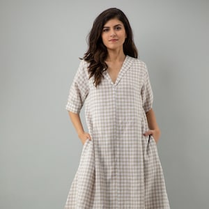 Vestido midi xadrez de linho: túnica bege casual sustentável
