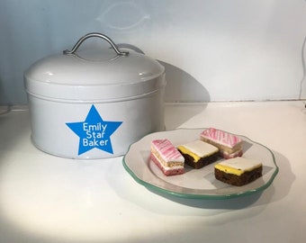 Star baker personalised enamel cake tin