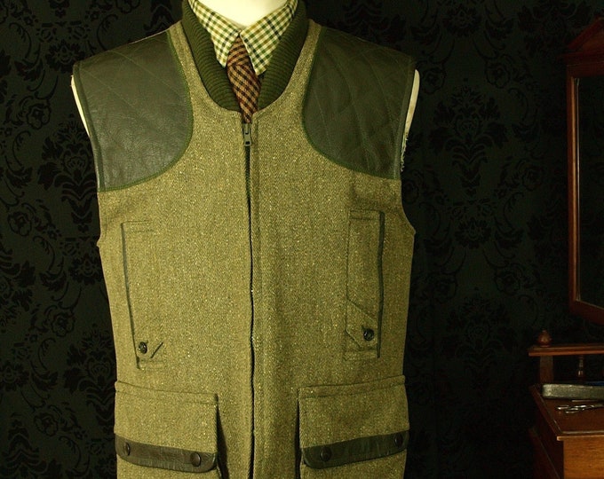 Mens Shooting Hunting Beaver Of Bolton Derby Tweed Gillet Skeet Waistcoat in a size 44 inch  Large  RRP 190 Real Leather