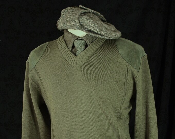 Quality made in England Mens Country Sweater unused Vintage Wool and Washable Real Suede Leather Shoulder and Elbow Patches in a size Large