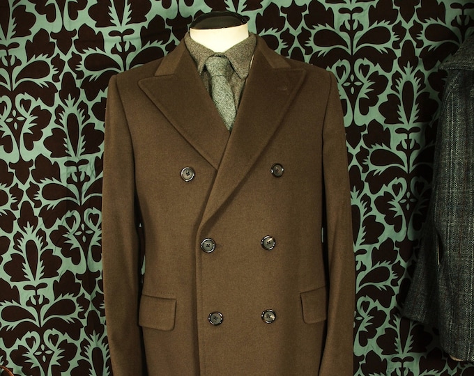 Luxury Vintage Mens 100% Pure Cashmere Aquascutum Double Breasted Coat made in England with Royal Warrant in a size 40 inch Medium Long