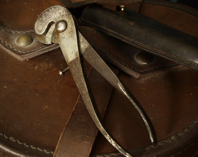 Vintage Ironside Hunting Wire Cutters In Leather Saddle Case Circa 1915