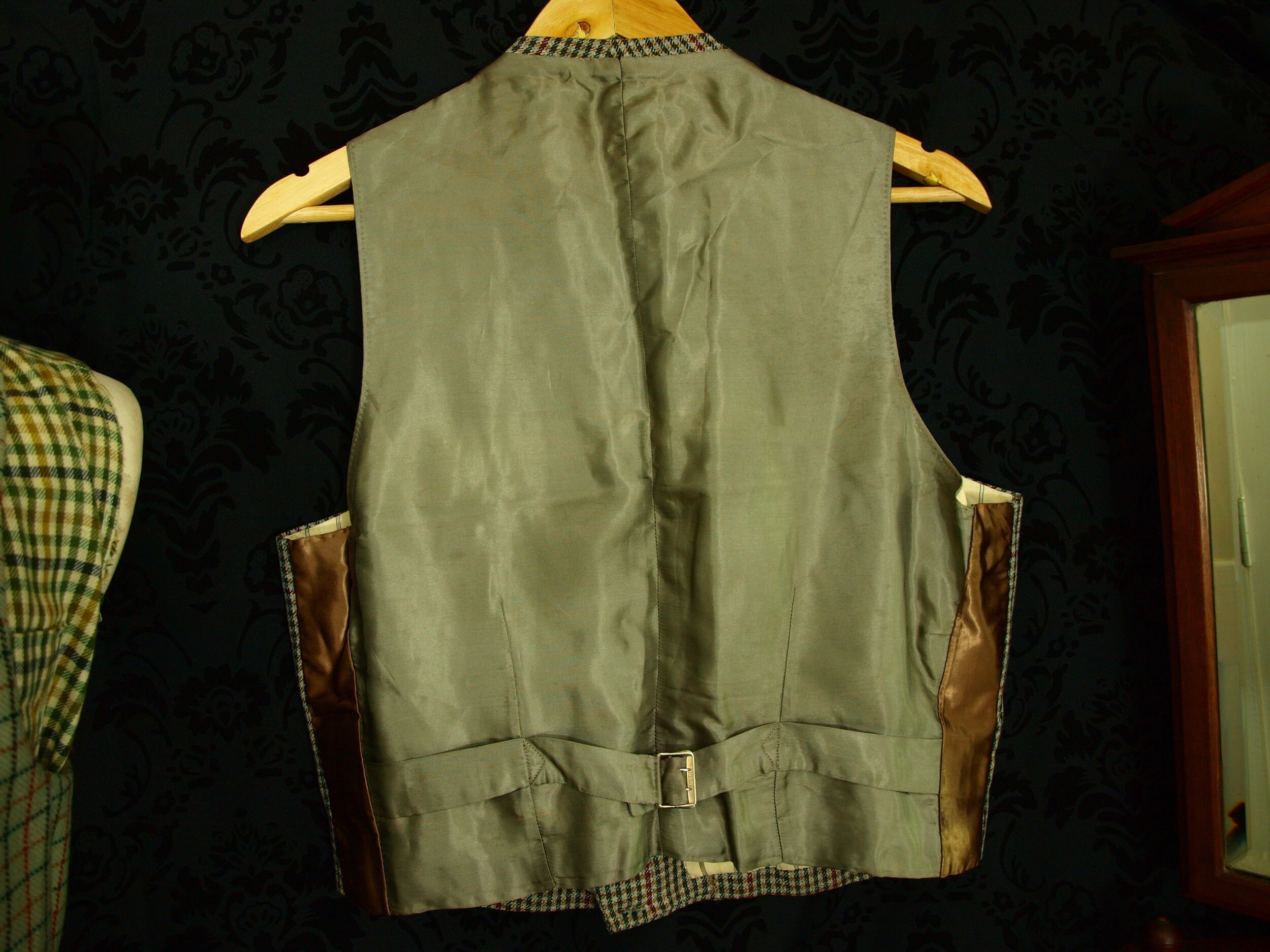 Mens VTG Tweed 3 Piece Moss Bros Country Suit waistcoat Sz 38 small short