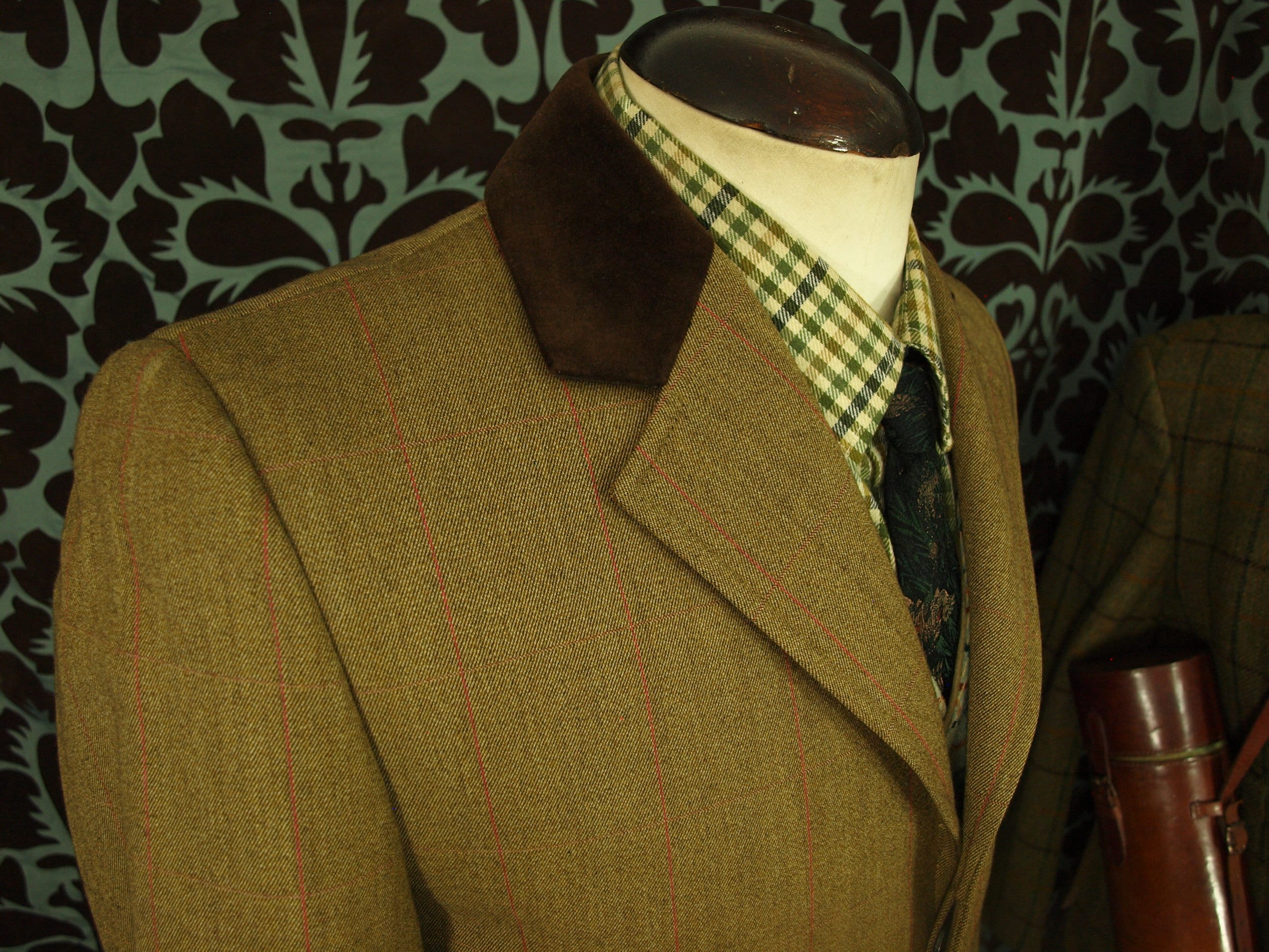 suspendere bekræft venligst kærtegn Oliver Brown Country Tweed Paddock Overcoat Coat with Velvet collar in a  size 36 inch small , short sleeves