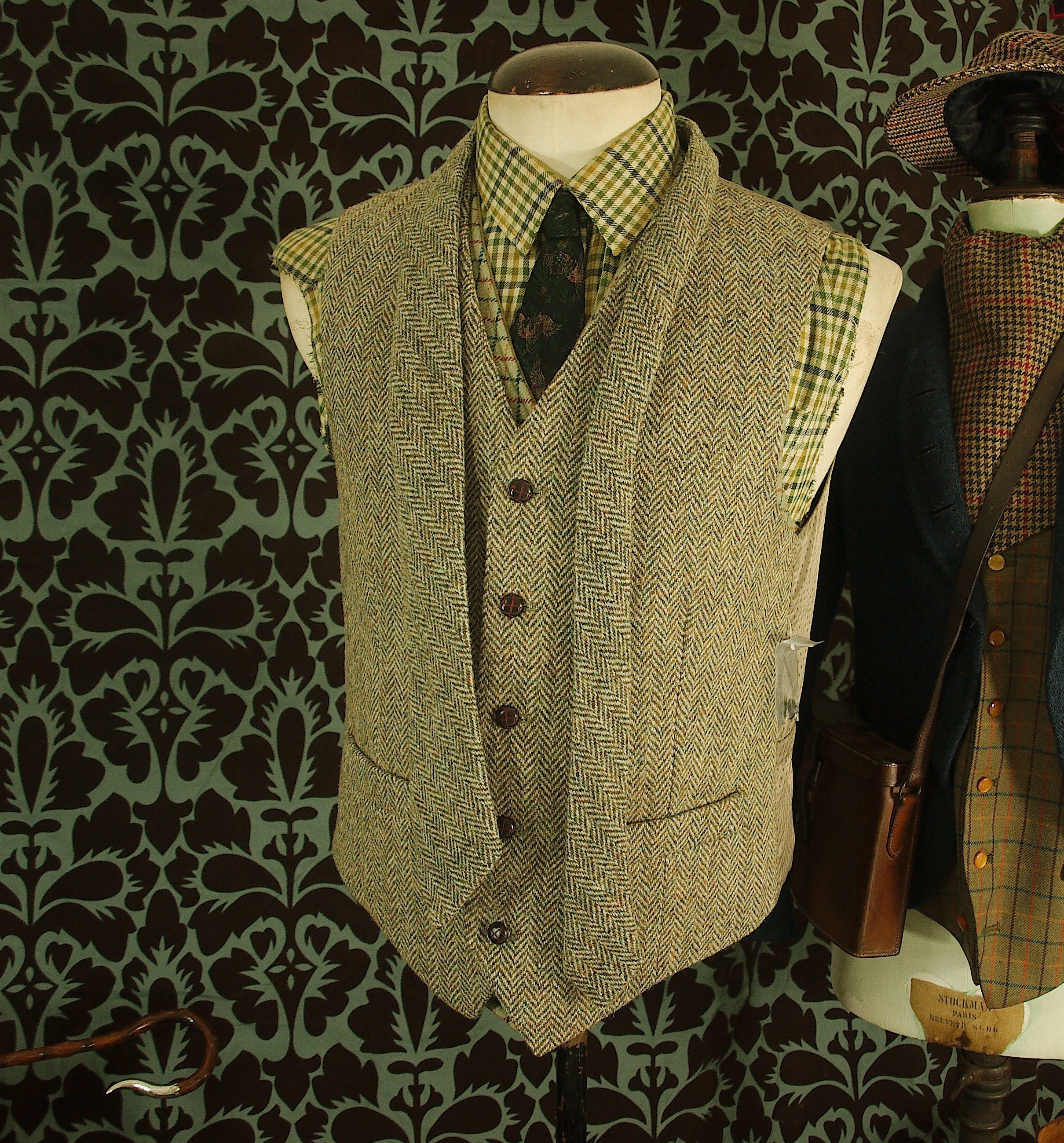 Mens unused Harris Tweed Waistcoat and Tie set in a size 40 inch medium