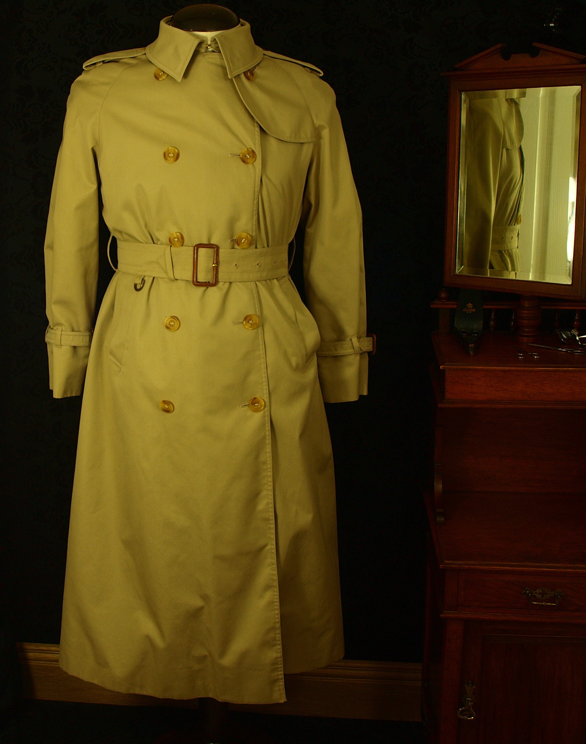 Superb Vintage Ladies Aquascutum Traditional Long Trench Coat Size 12