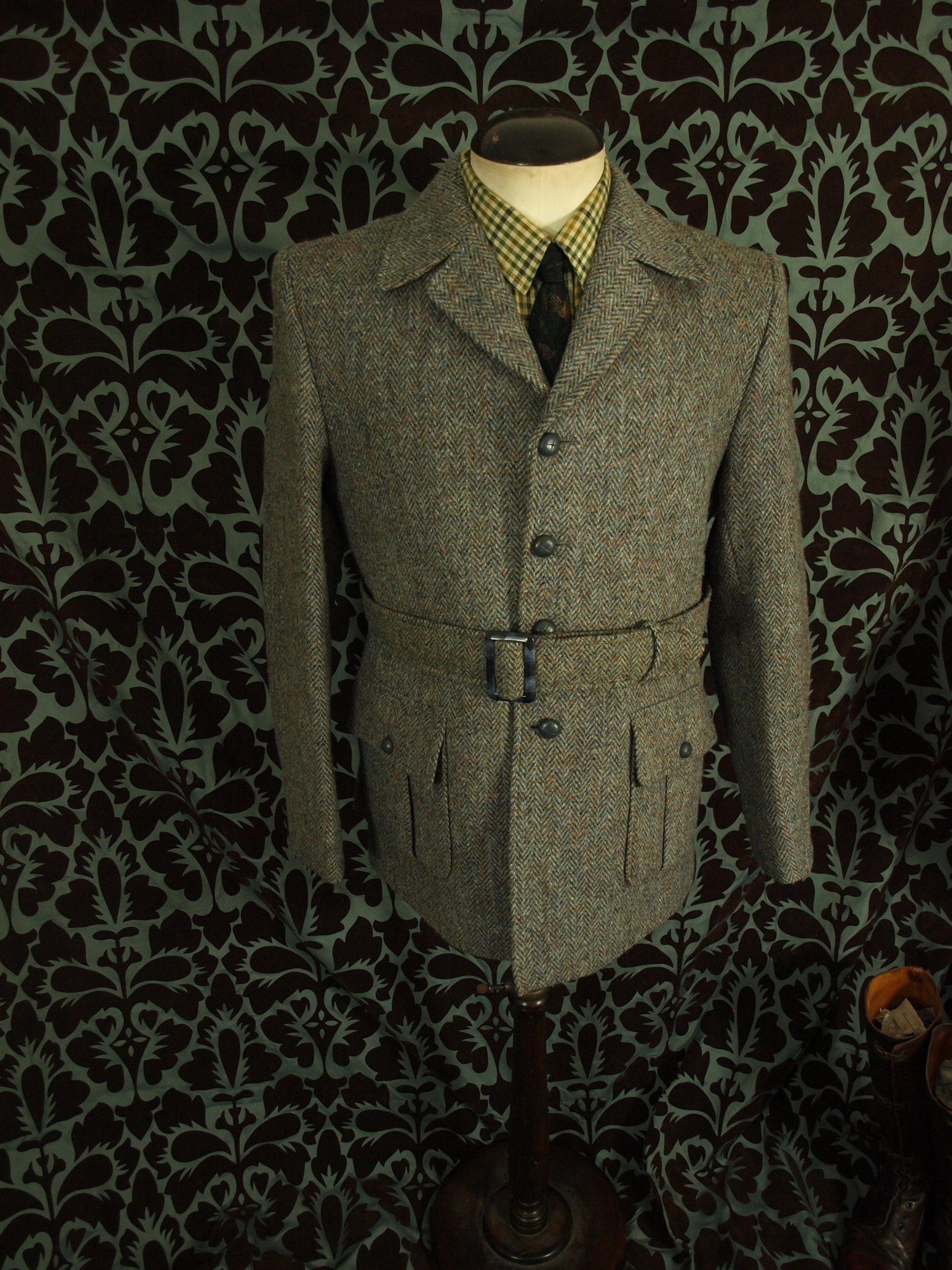 Good Vintage Harris Tweed Belted Norfolk Style Jacket in a size 42 inch