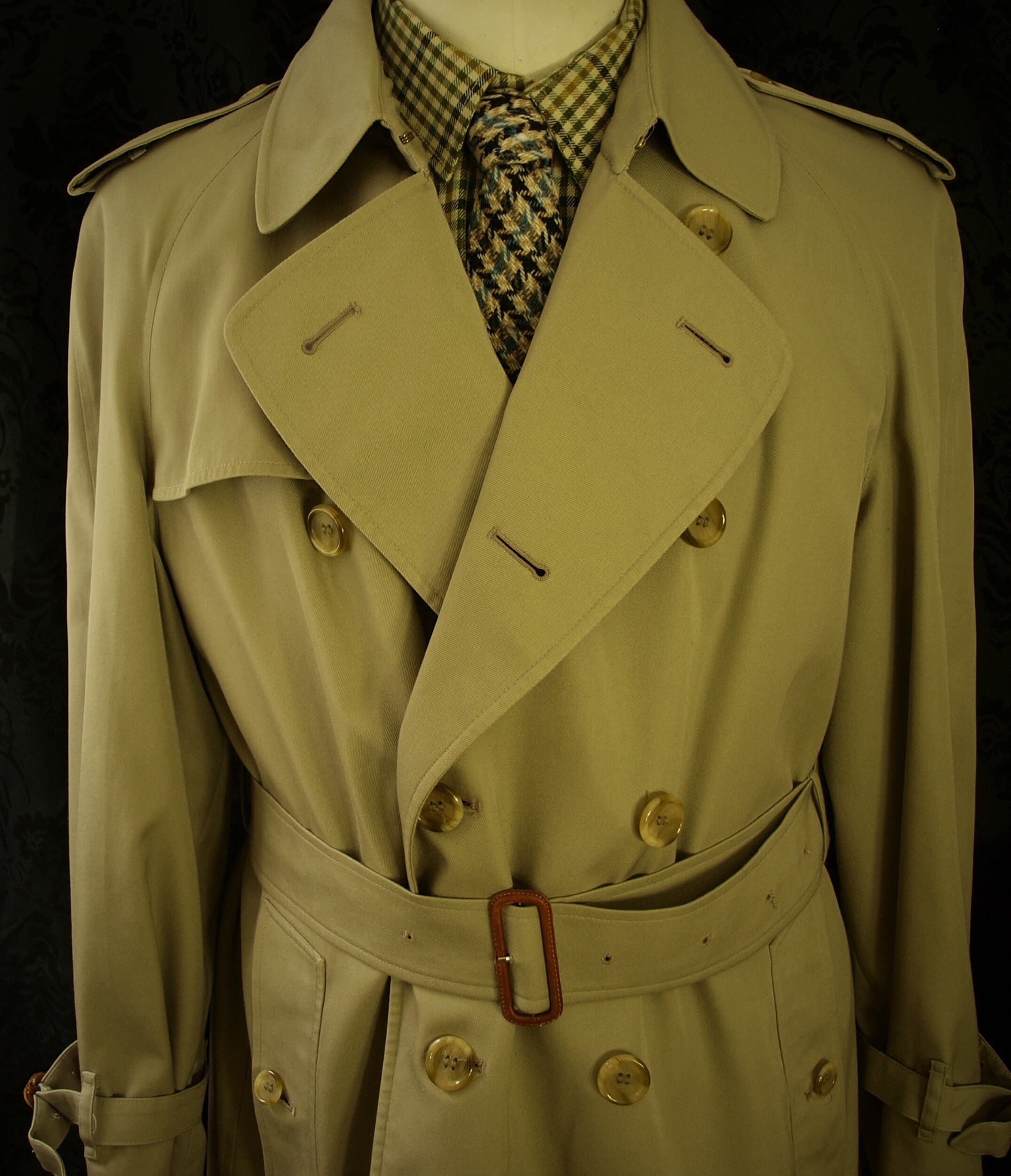 Good Mens Classic Vintage Burberry Trench Coat Size 42 Large