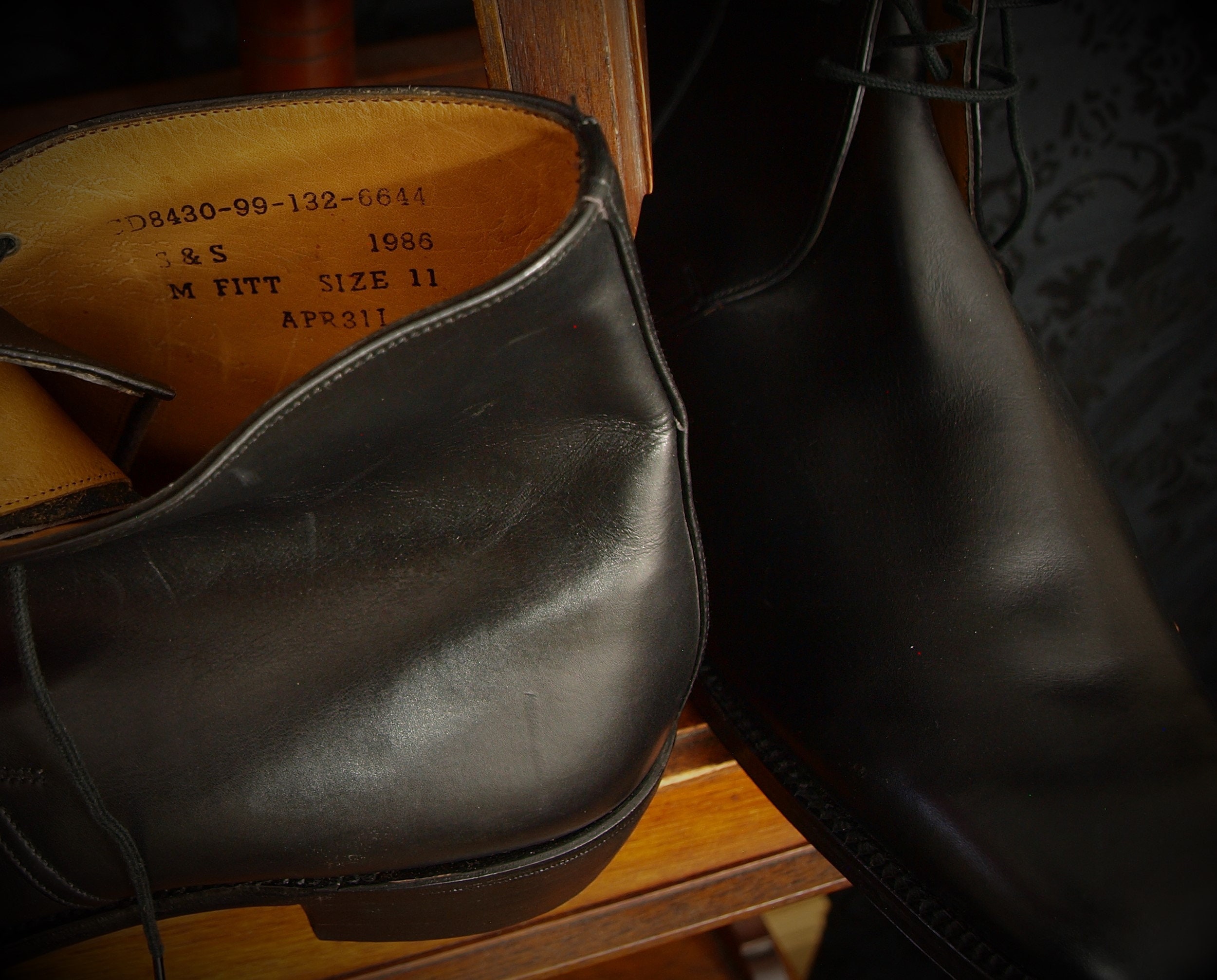 Traditional Military Army Officer Design Mens Sanders & Sanders Black