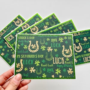 Cartes de voeux pour la Saint-Patrick avec des touches de paillettes