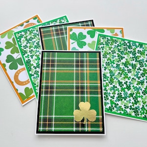 Cartes pour la Saint-Patrick avec trèfles, jeu de cartes pour les fêtes de printemps