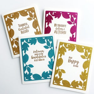 Cartes de Thanksgiving faites main avec des feuilles d'automne scintillantes