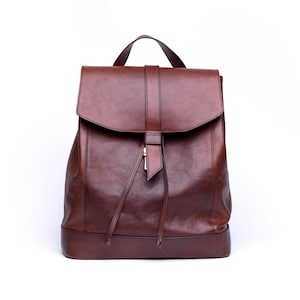 William leather backpack. Italian leather of vegetable tanning only.