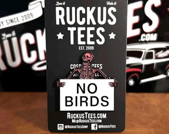 Mars Attacks "NO BIRDS" glow-in-the-dark emaille pin - rood