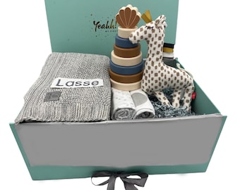 Cute giraffe gift for babies in exclusive box with blanket with name