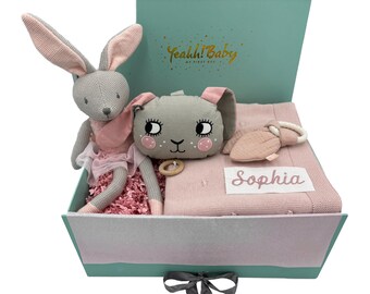 Girls love pink - Baby girl gift - with blanket with name & cuddly toy