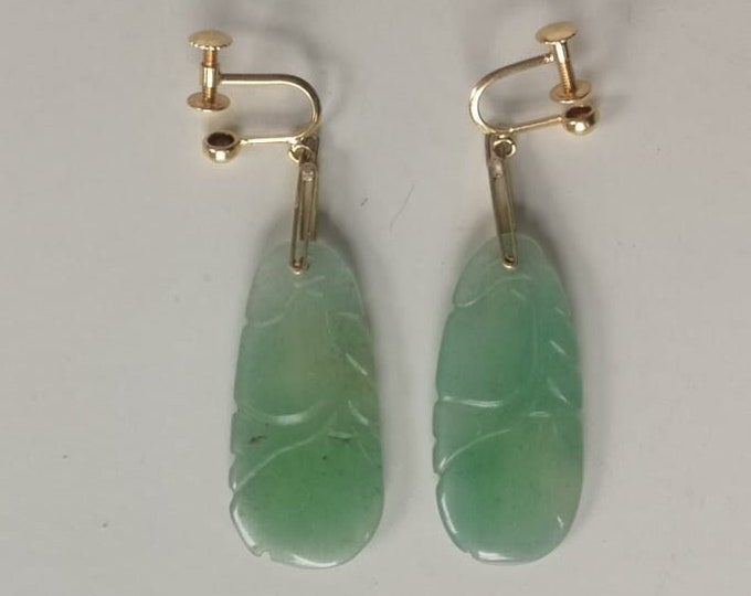 Art Deco Green Jadeite 18 Carat Gold Drop Earrings, Circa 1930-1940s