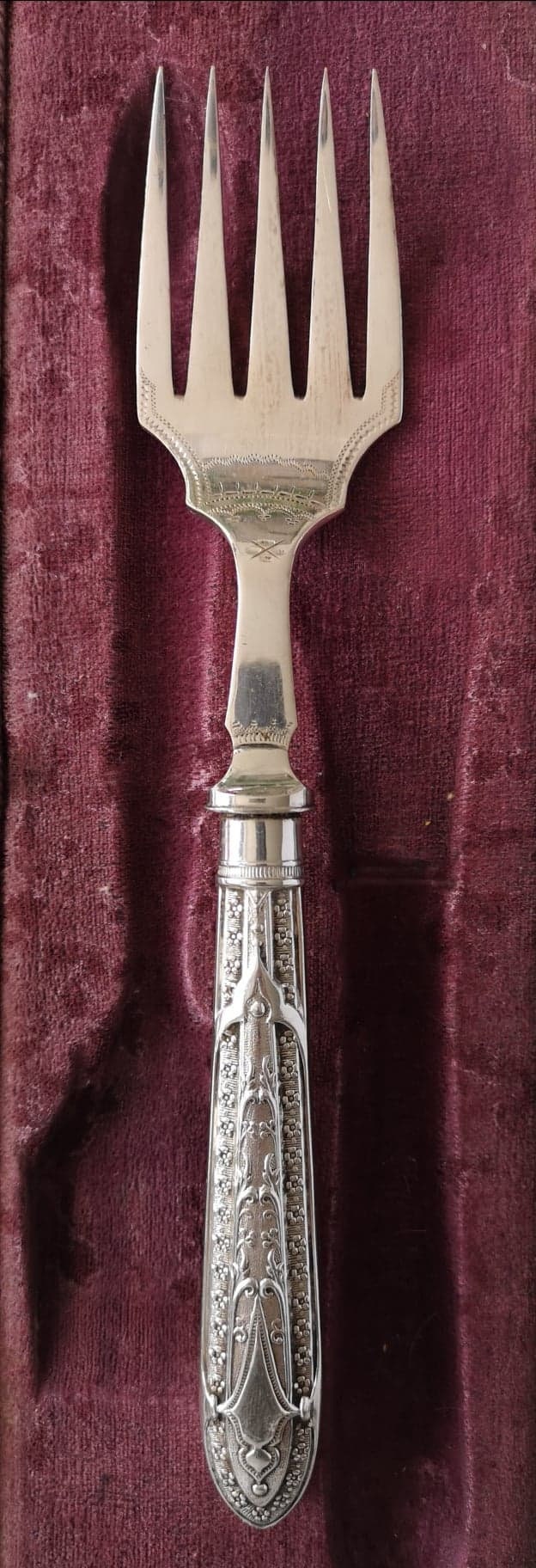 Victorian Large Silver Plate Fish Servers With Ornate Engraved