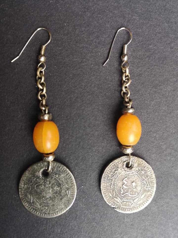 Gioielli Orecchini Orecchini a cerchio Ottoman Empire Silver Coin e Giallo Jasper Orecchini 