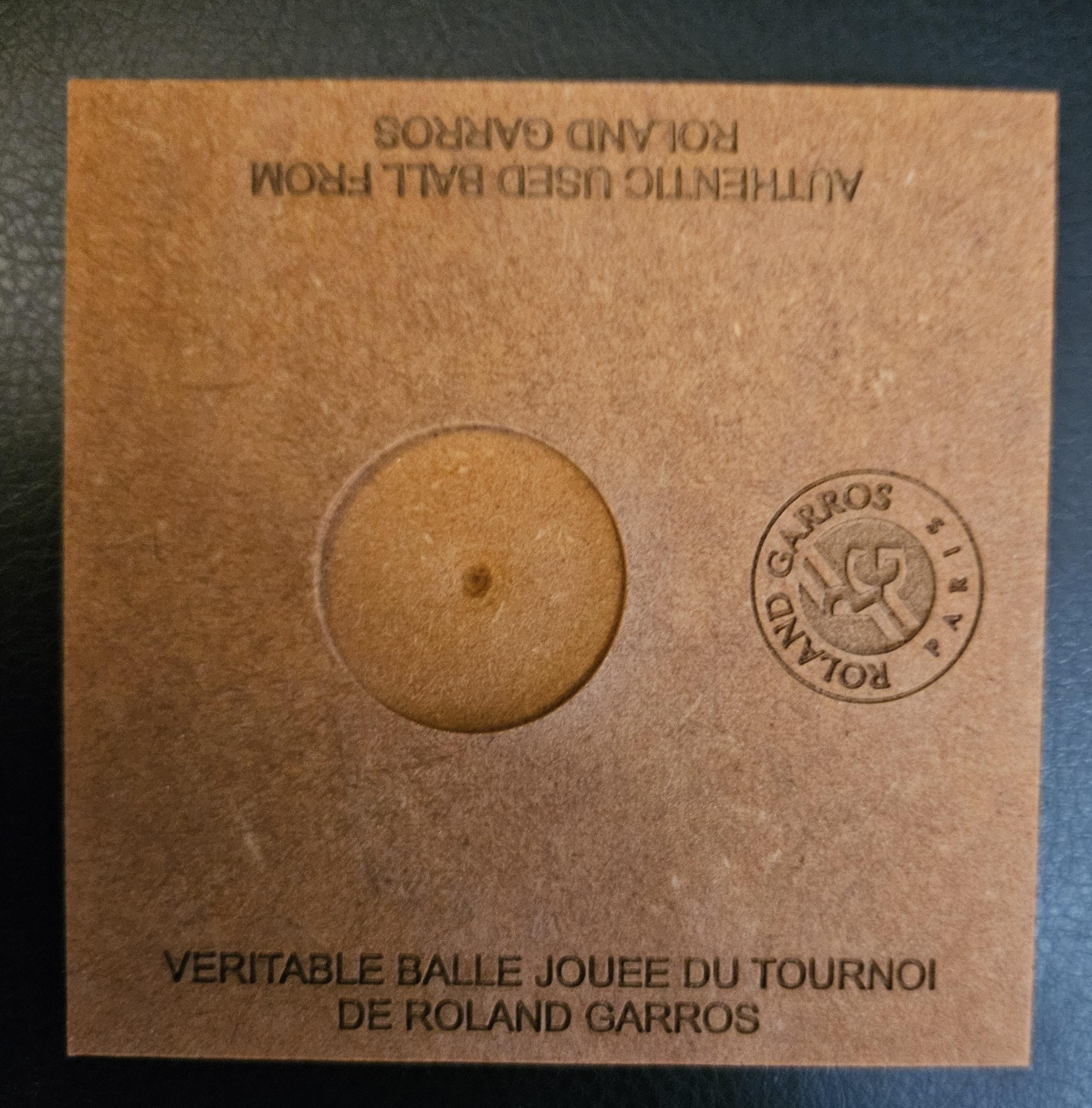 カルロス・アルカラス選手のサインと日付入り、2025年全仏オープンで