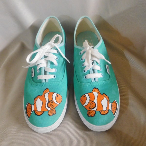 Vans tie sneakers for women size 9.5, Hand painted clown fish summer shoes for the beach, Vans Off the Wall streetwear for teens
