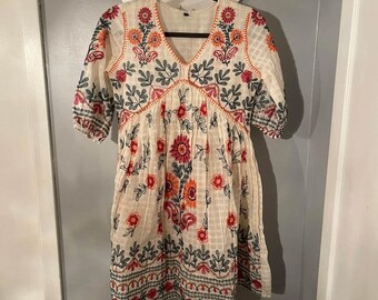 Pretty Embroidered Dress Size Small