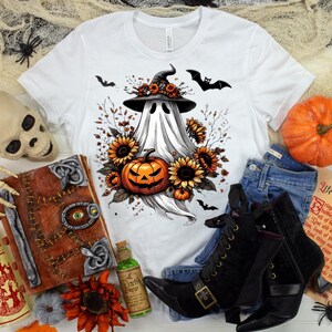 Spöksäsongs-t-shirt med spöken: Häxhatt, pumpa och solros - Bella Canvas