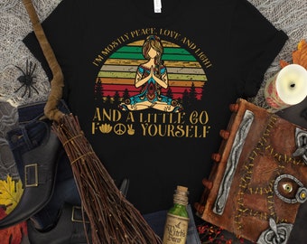 Peace Love licht yogashirt - grappig Witchy T-shirt met print