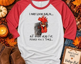 Ik zie er misschien kalm uit, maar ik heb je 3 keer gepikt. Raglan shirt, grappig honkbalshirt met haan en 3/4 mouwen, chagrijnig kip shirt, cadeau voor kippenliefhebbers.