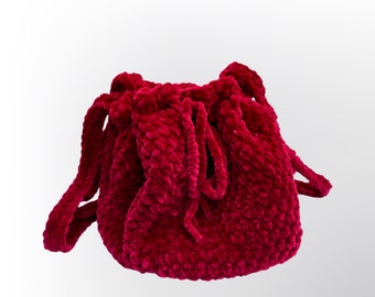 Crocheted bucket bag for hanging around the shoulder or as a clutch, in beautiful dark velvet red