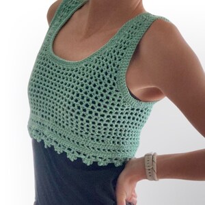Short top women pastel green with hole pattern and floral border yoga top image 2
