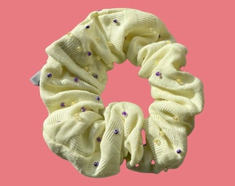 Scrunchie embroidered with beads