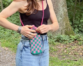 Crocheted phone bag, checkered pink and green, cotton mobile phone case, handmade crocheted unique piece, handmade gift
