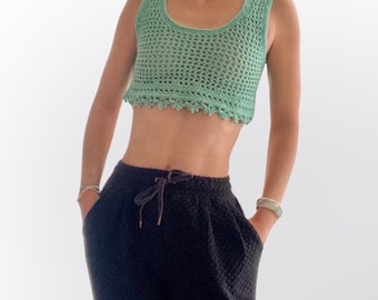 Short top women pastel green with hole pattern and floral border yoga top