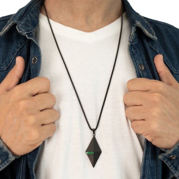 Collier pendentif noir émeraude, collier pour homme, verre vert émeraude, pendentif tendance, longue chaîne noire, cadeau pour lui, cadeau pour elle