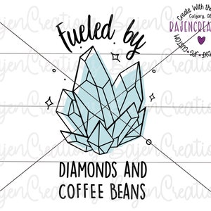Gevoed door diamanten en koffiebonen SVG cut-bestand voor Cricut en silhouet, koffiemok, tuimelaar, sublimatie ontwerp, edelstenen