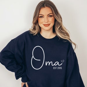 Custom Oma Sweatshirt, Oma Gifts, Holiday Gift for Oma, Personalized Oma Shirt, Mothers Day Gift for Oma, Pregnancy Reveal, Oma Crewneck