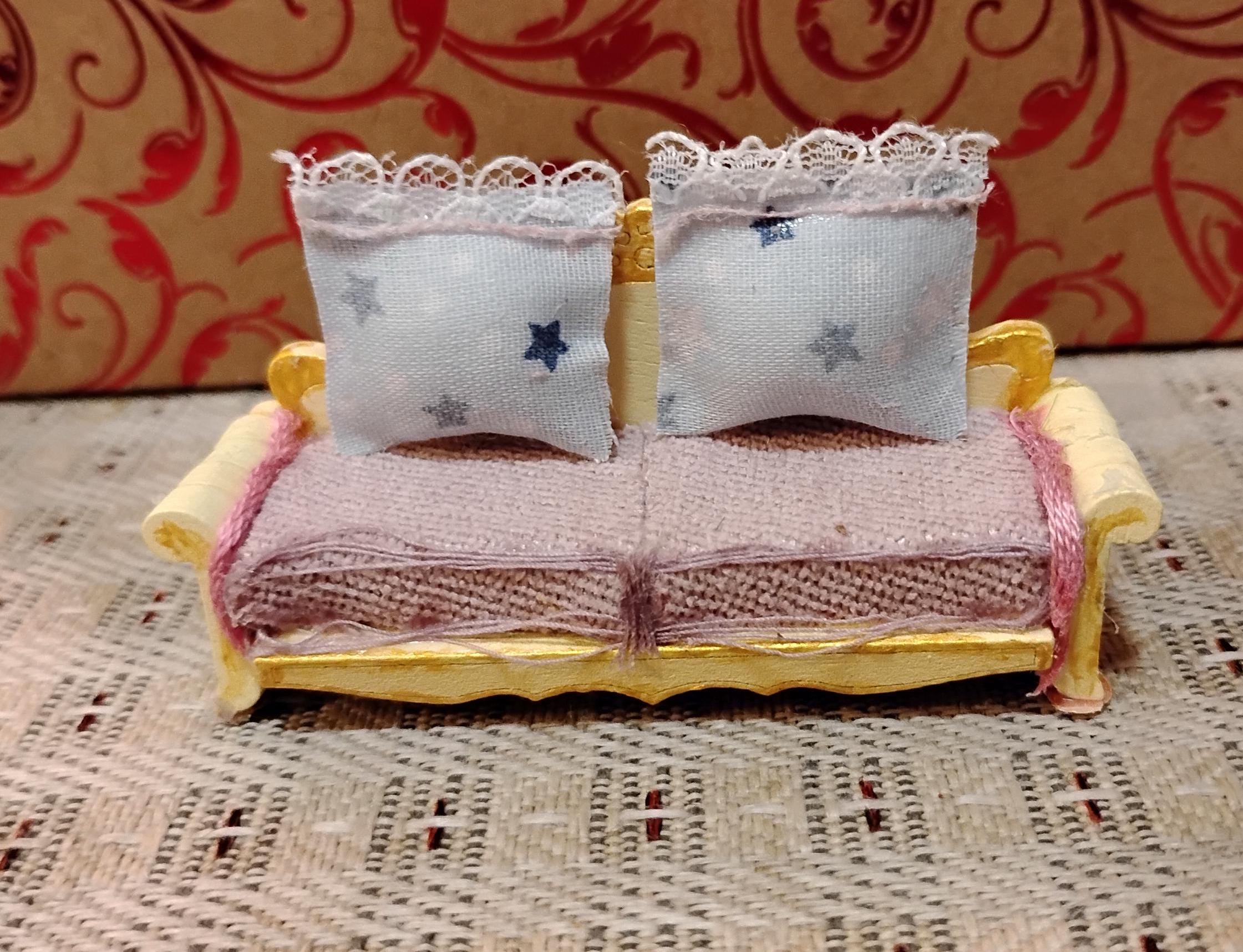 Miniature dollhouse furniture couch, fully assemble
