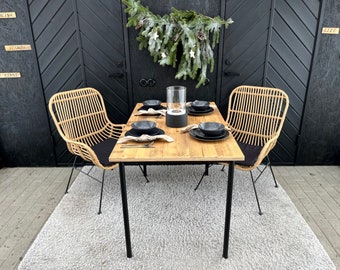 Table à manger en bois récupéré • Table de cuisine Meubles de restaurant Table moderne Table basse Table de salle à manger Bureau fait à la main avec pieds noirs