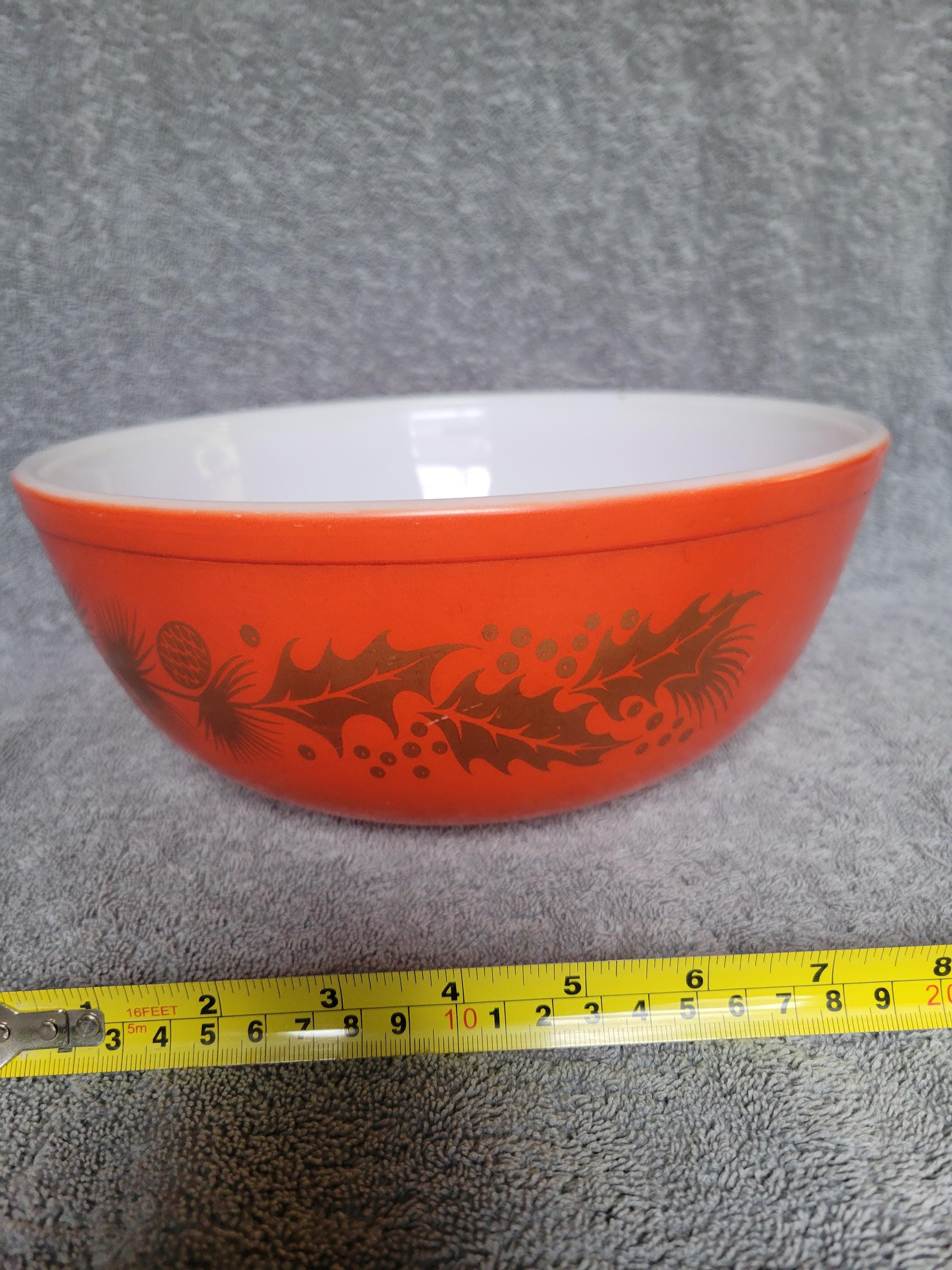 404 Pyrex Red/orange Holly and Pinecone 4 Qt. Bowl - Etsy