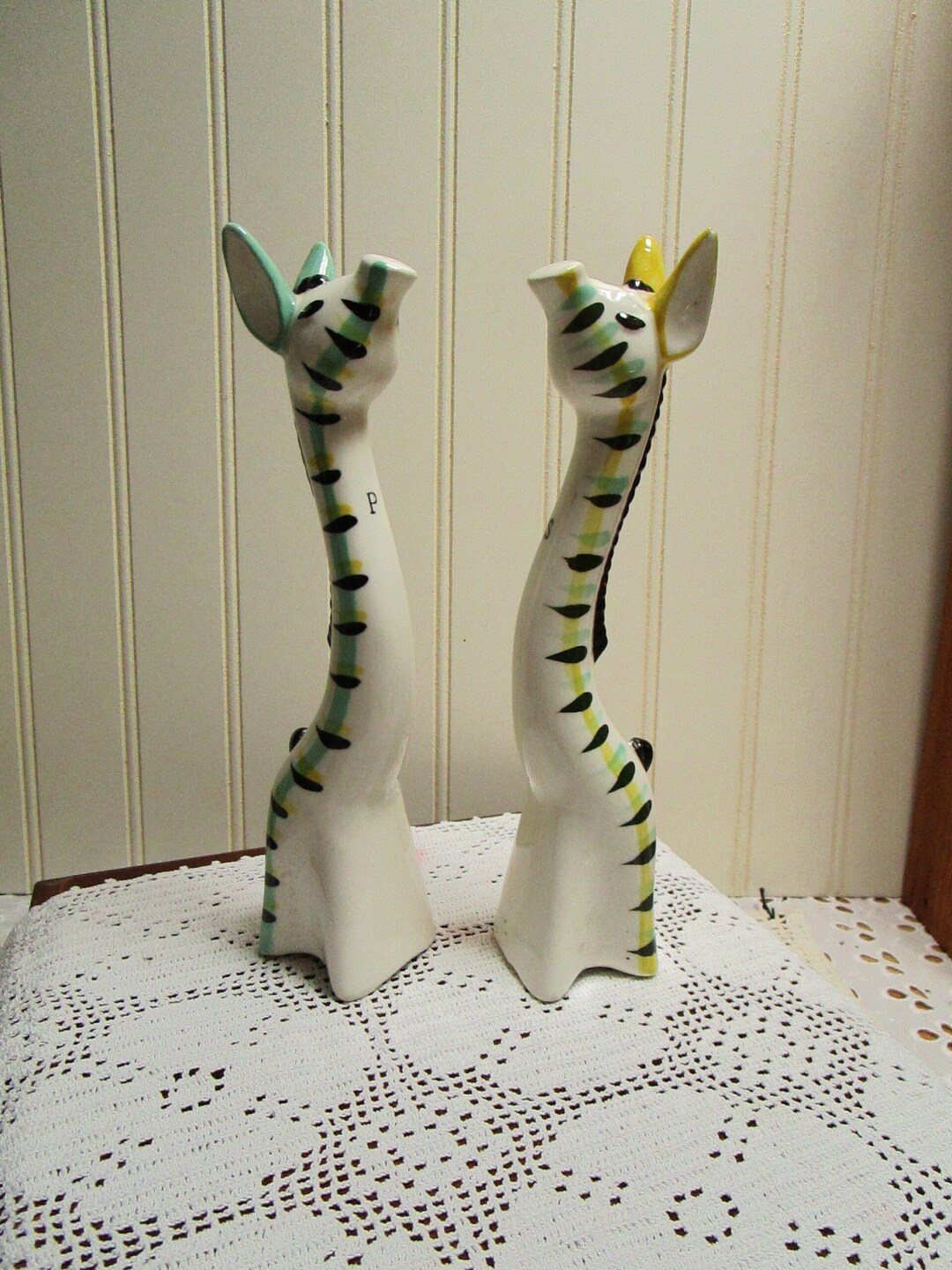 Vintage Napco Long Neck Giraffe Salt and Pepper Shakers, Kitchy Tall