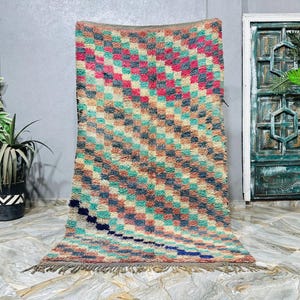 Vintage Berber Moroccan Wool Rug: Handmade Beni Mguild Carpet (4.5ft x 8ft)