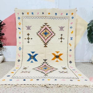Berber Kilim Rug , Moroccan Handwoven Carpet , Natural Wool Flatweave For Stylish Homes , Flat Area Rug