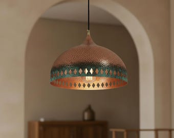 Lámpara colgante marroquí de cobre hecha a mano: Diseños rústicos de cúpula oxidada.
