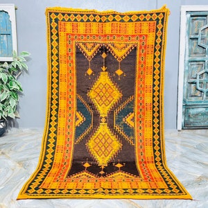 Vintage Hand-Knotted Wool Berber Rug: Moroccan Beni Ourain Carpet (5ft x 8.2ft)