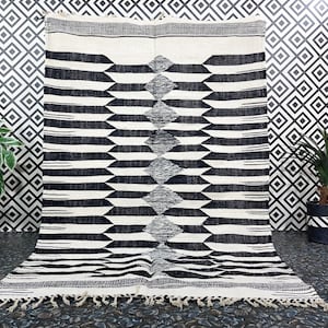 Handmade Moroccan Kilim Rug, Black & White Geometric Wool Runner, size Rug, Moroccan Kilim Rug, Contemporary Berber Rug, Morocco Rug